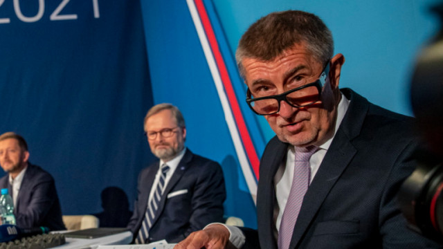 Чешкият премиер Андрей Бабиш и неговата партия АНО са водещи на парламентарните