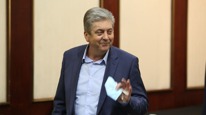 В дискусиите ще видим кой колко струва, коментира той В