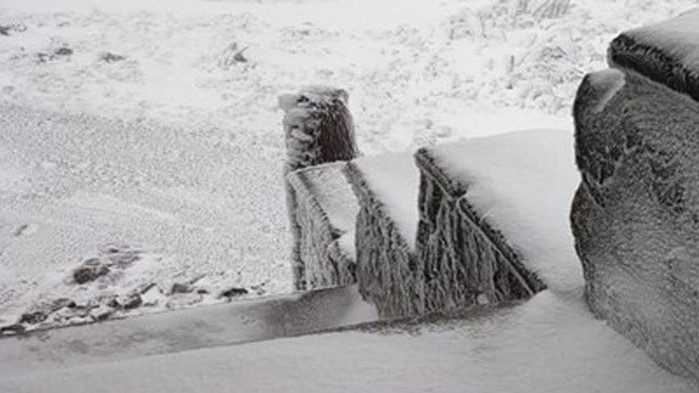 Снежна покривка от 19 см има на връх Ботев, четири