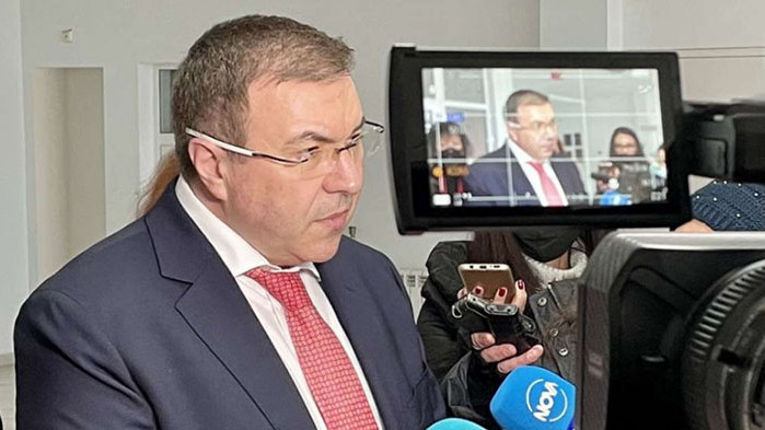 Костадин Ангелов: Кацаров сякаш живее в друг свят
