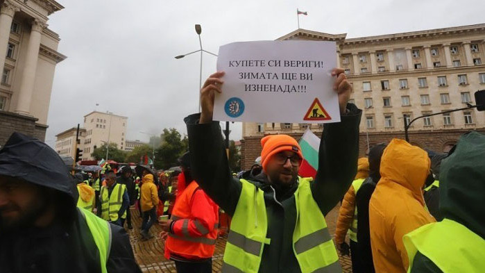 „Умните и красивите“ месеци наред чупиха жълтите павета, но пътните строители нямат право на протест