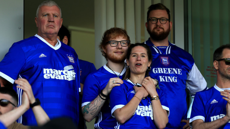 Ед Шийрън и съпругата му Чери са сред малкото прочути