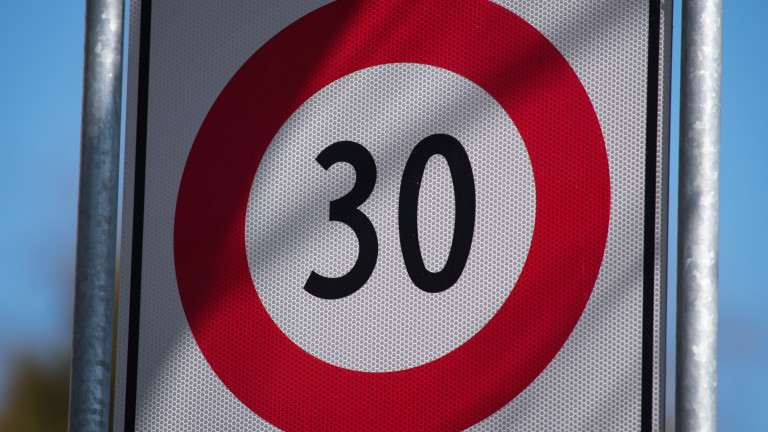 ЕП иска: 30 км/ч ограничение в населените райони