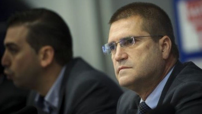 Зад цялата операция стоял Николай Цонев, който е близък на