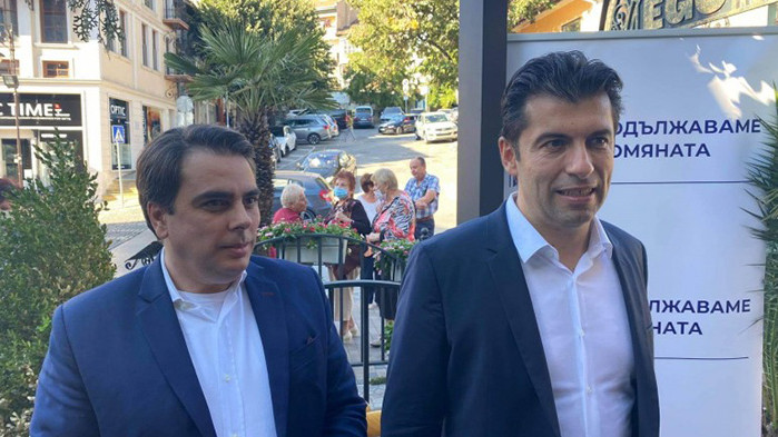Двама основатели на „Да, България“ са водачи на листи при Кирил Петков