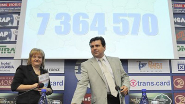 Процентът на попълнилите анкетата никога не може да достигне 100 защото се