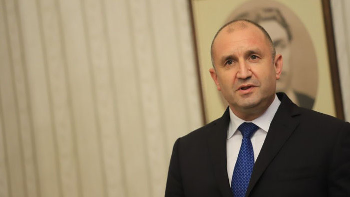 Радев ще отдаде почит пред Паметника на летеца