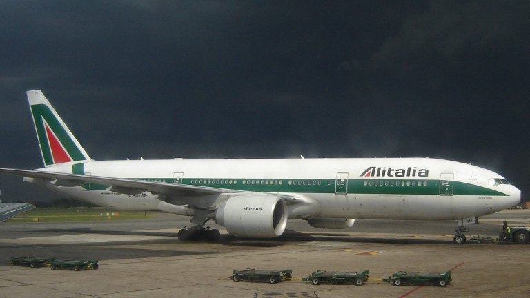 Най-голямата италианска авиокомпания Alitalia, основана през 1946 г., престава да