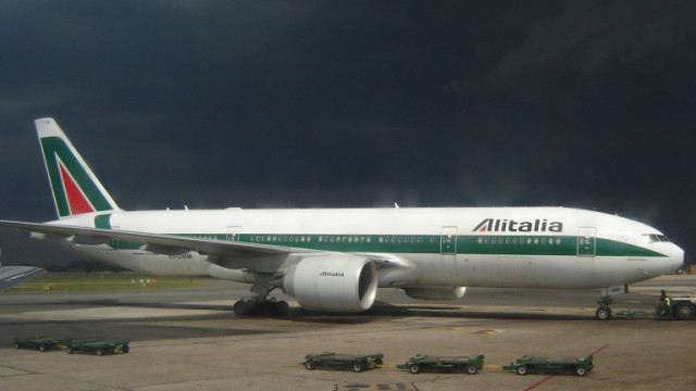 Най голямата италианска авиокомпания Alitalia основана през 1946 г престава да