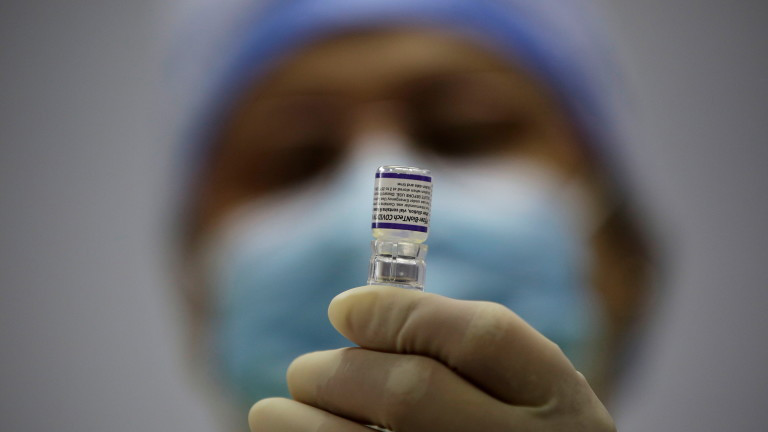 Фармацевтичните компании Pfizer и BioNTech обявиха, че са поискали ваксината им