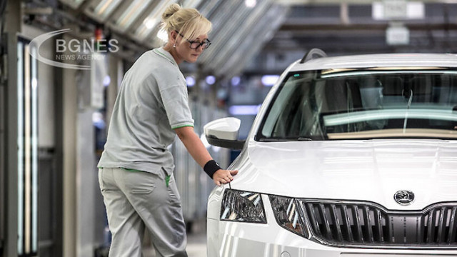 Чешките производители на автомобили оценяват загубите си заради недостига на