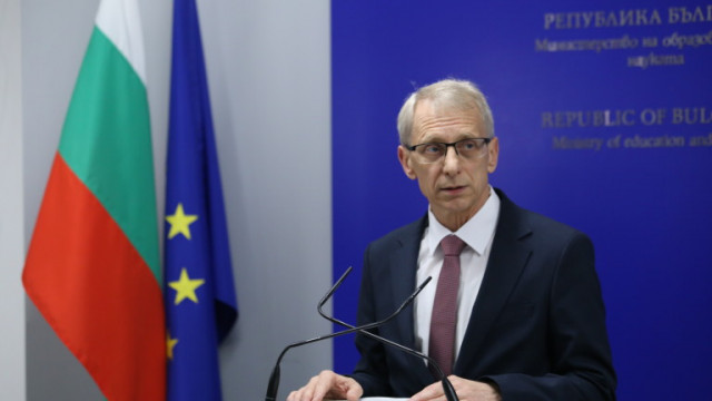 Министърът на образованието Николай Денков подкрепя въвеждане на зелен сертификат за