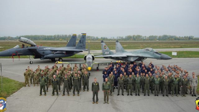 Екипажи на F 15 E се пребазираха в авиобаза Граф Игнатиево