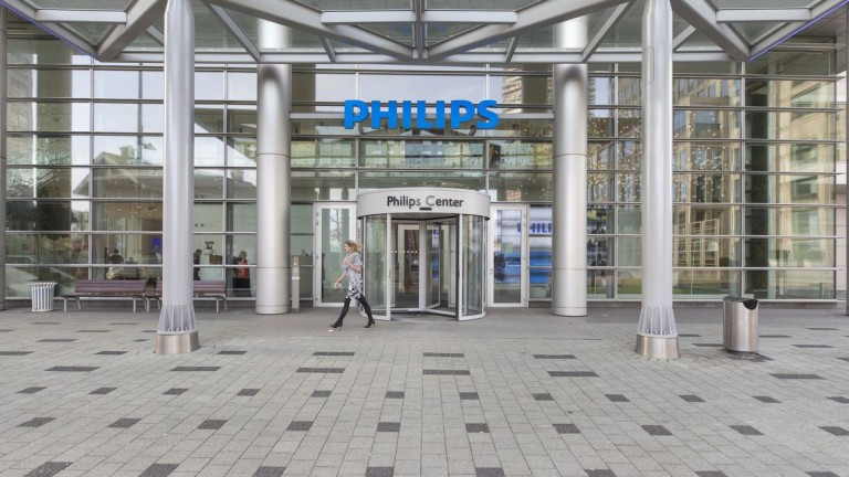 Холандската технологична компания Philips понижи днес прогнозите си за продажби