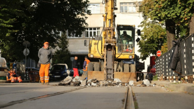 Забранява се движението по западното пътно платно на бул Гешов