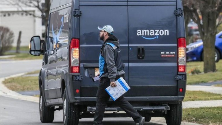 Amazon ще предлага еднократни бонуси в размер до 3 000