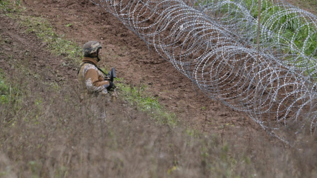 Латвия удължава извънредното положение по границата с Беларус