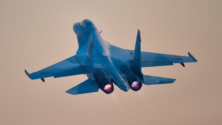 Два руски изтребителя Су-30 са съпроводили два стратегически бомбардировача B-1B