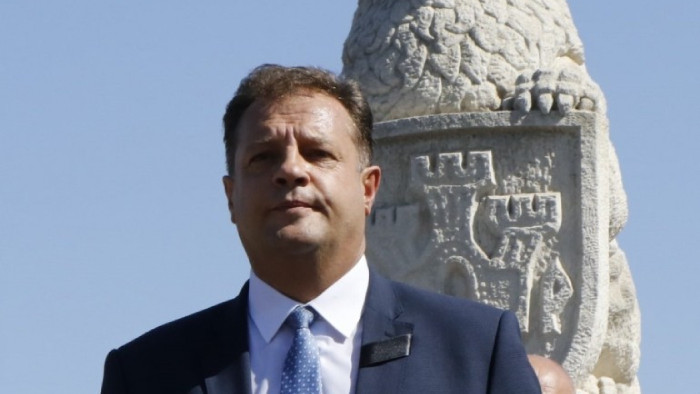 Аз съм председател на Националното сдружение на общините в България.