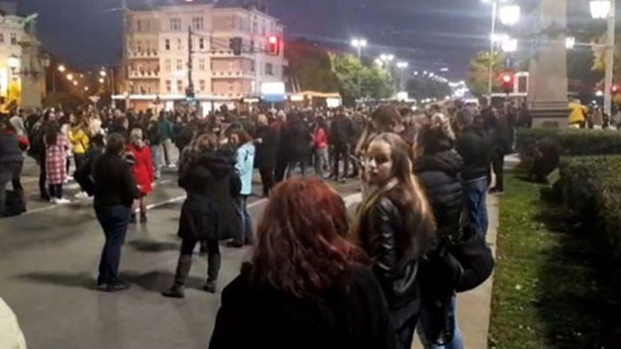 Протест срещу мерките на Кацаров и сертификатите блокира центъра на София (СНИМКИ)