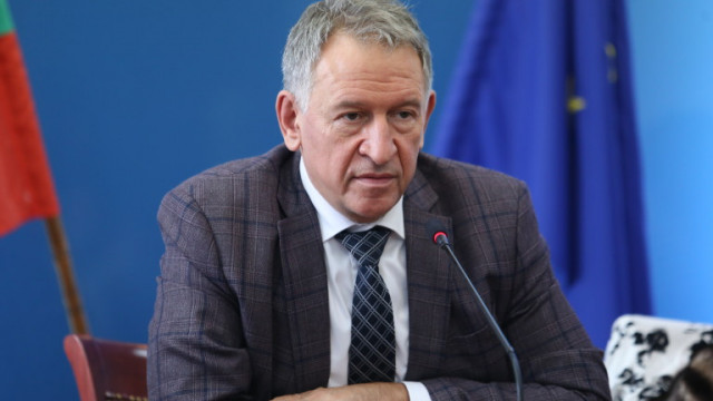 Министърът на здравеопазването Стойчо Кацаров съобщи че се обсъжда предложение  зелен