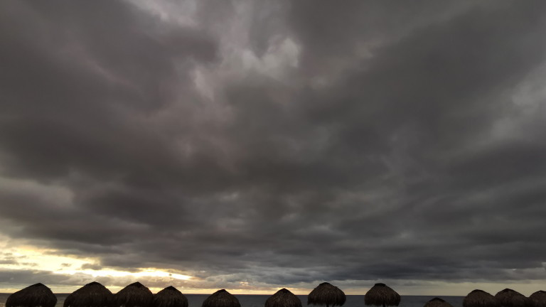 Ураган остави без ток 300 хиляди души в Чехия