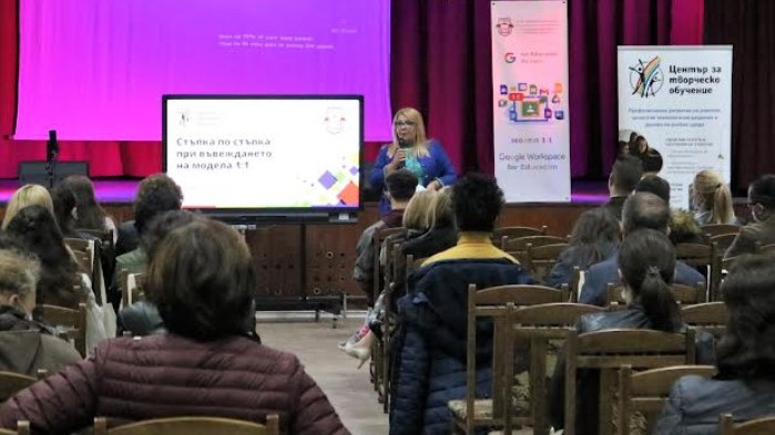 Една година след пилотното въвеждане на образователния модел 1:1 (устройство