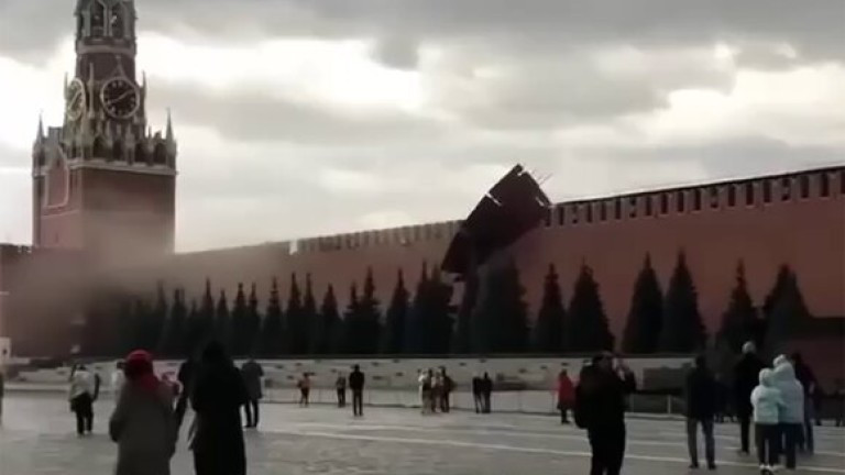 Ураган повреди стената на Кремъл