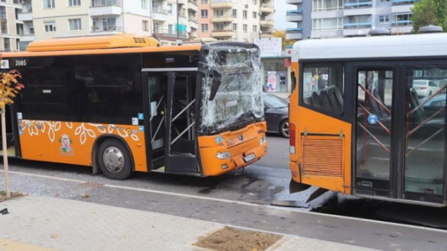 Два автобуса на градския транспорт катастрофираха в София Инцидентът е