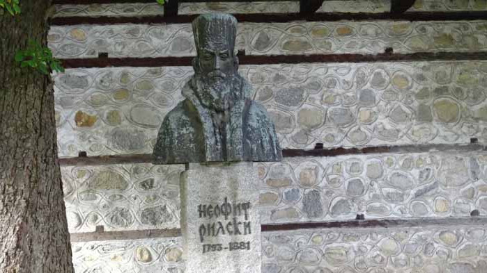 Иван Кадев: Паметникът на Неофит Рилски в Баня е обида за родовата памет на Банско