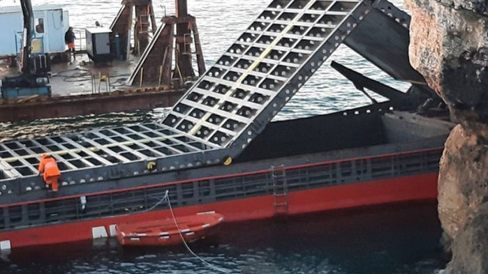 Морска администрация“ възобновява дейностите по изтеглянето на заседналия кораб край