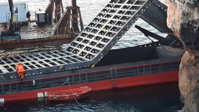 Морска администрация възобновява дейностите по изтеглянето на заседналия кораб край