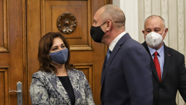 Президентът Румен Радев посрещна представители на фармацевтите на Дондуков 2 които поискаха спешни