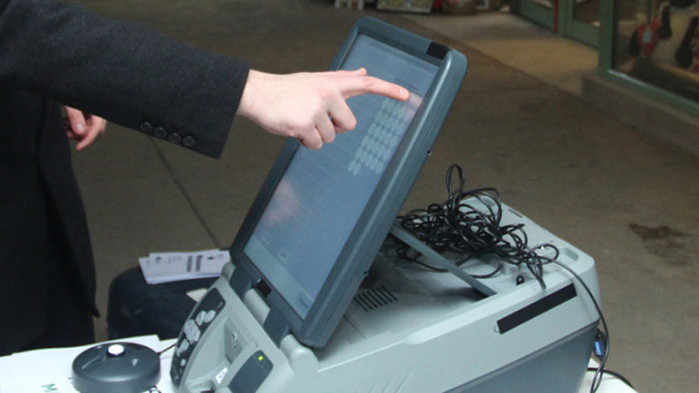Общественият съвет към ЦИК препоръчва проверката на хартиените разписки от машинното