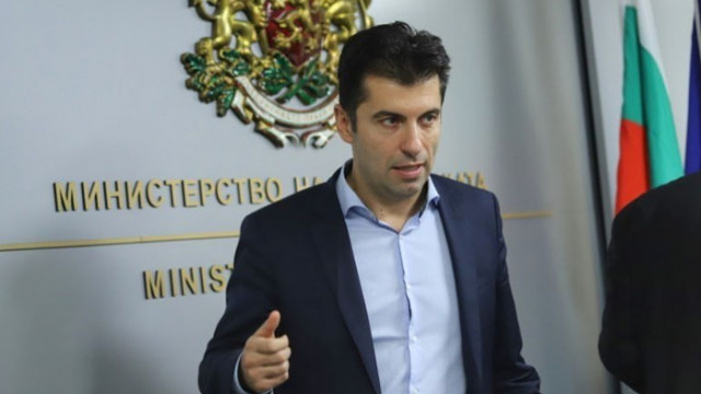 Кирил Петков ще покани професор от Харвард да агитира българите