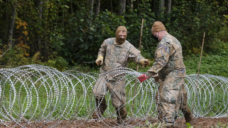 Литва започна да изгражда 4-метрова ограда с бодлива тел по границата с Беларус