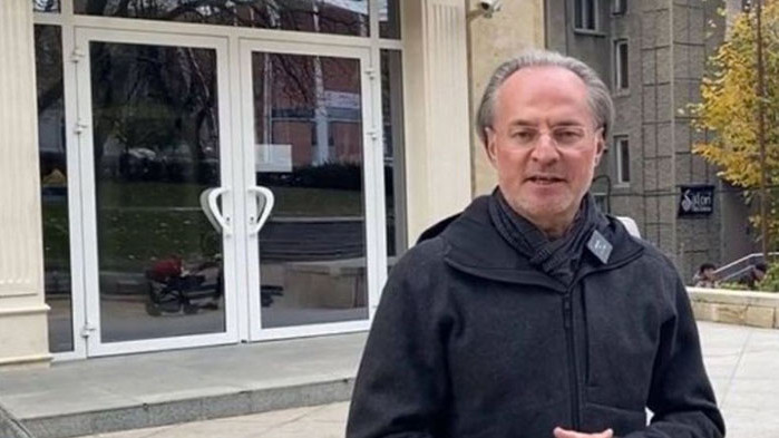 Лозан Панов също поиска оставката на Радев