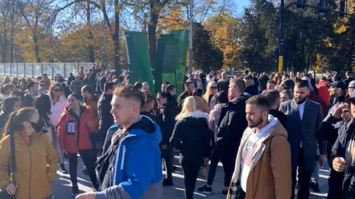 В София блокираха Орлов мост, в Хасково – зазиждат с тухли Областната администрация