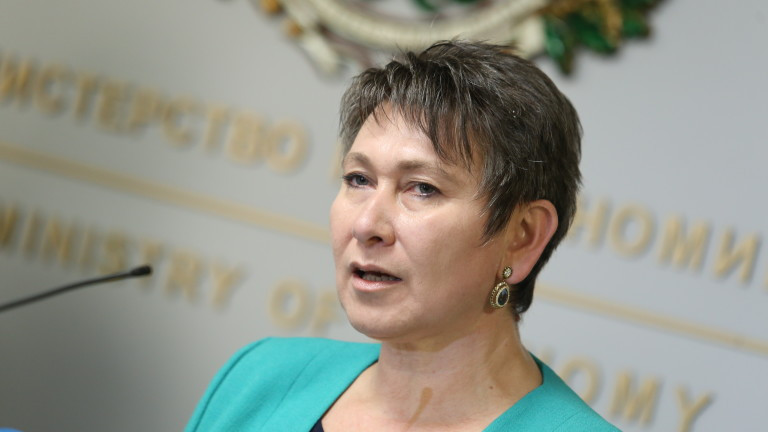 Министърът на икономиката Даниела Везиева заяви, че актовете, издадени от нейния
