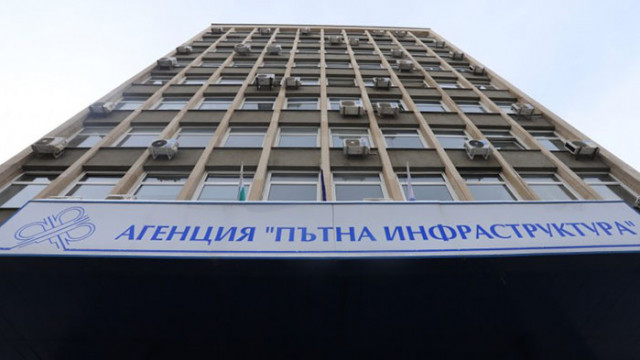 Екипи на НАП и МВР провеждат акция в сградата на