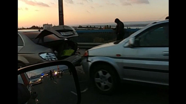 Верижна катастрофа е станала на Аспарухов мост посока Аспарухово Пострадали