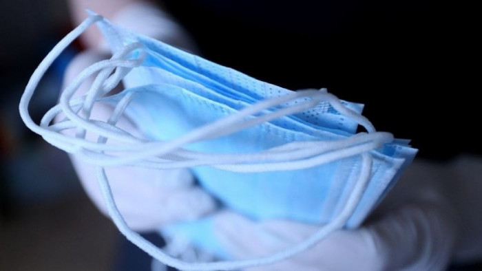 Учителка, която преподава химия, а на по-малките ученици - и