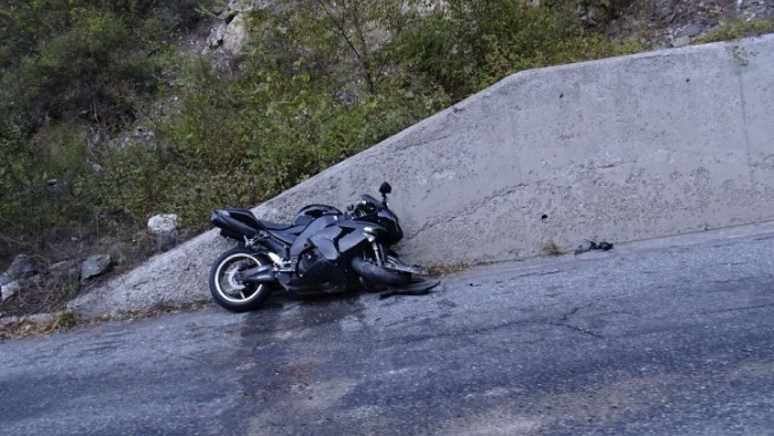 Моторист се блъсна в джип на пътя Симитли-Банско