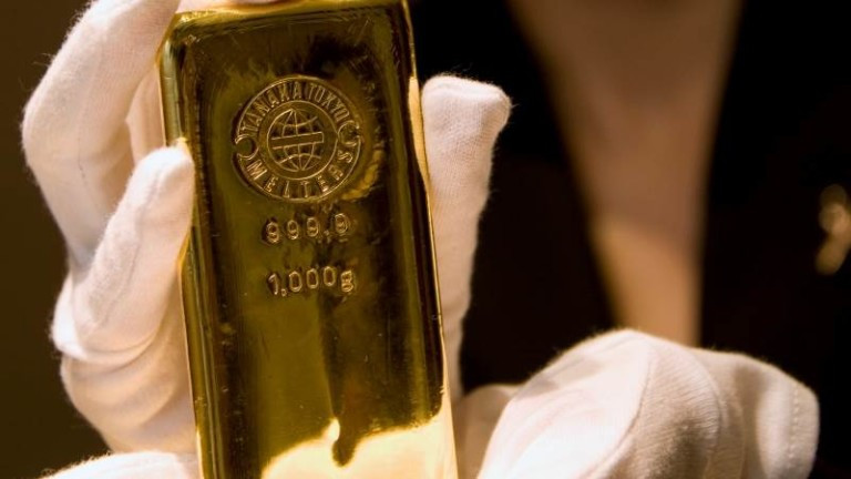 Златото умерено поскъпва, оставайки под $1800 за унция