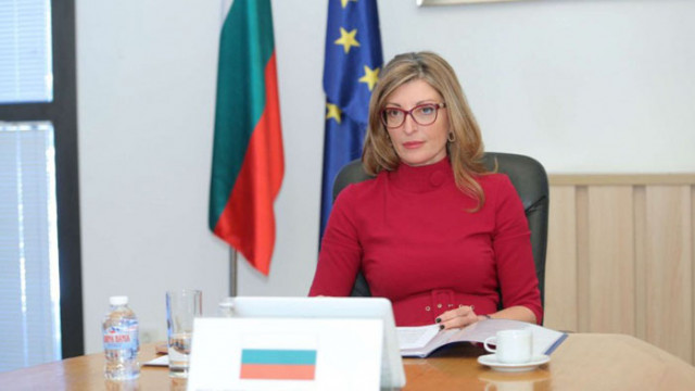 Екатерина Захариева отправи питане към служебния министър на образованието Николай