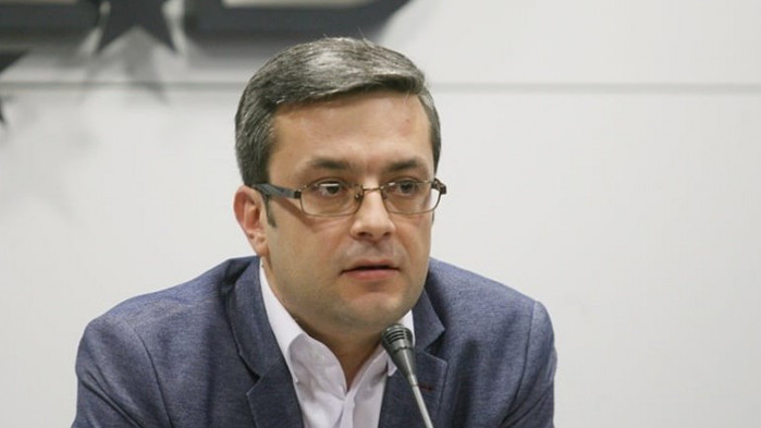Правителството на Стефан Янев не решава, а изостря политическата криза,