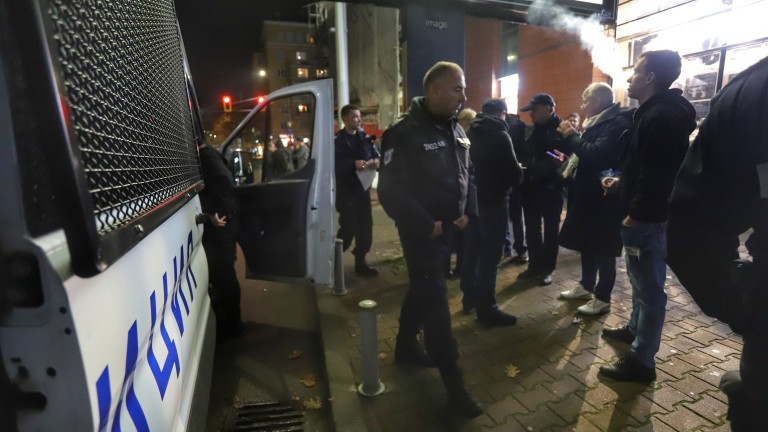 Протестиращи срещу зеления сертификат нахлуха в столичен мол
