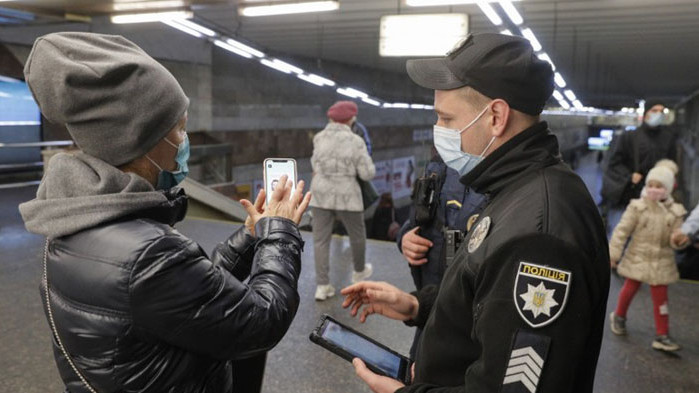 Украйна криминализира ползването и издаването на фалшиви сертификати за COVID ваксинация
