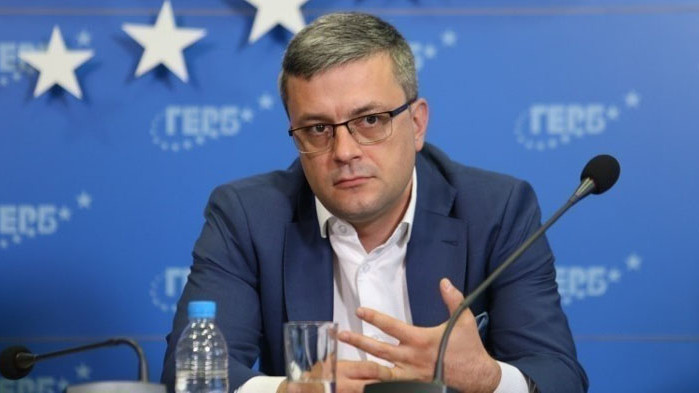 Тома Биков към Минеков: Получили ли са членовете на политическия му кабинет бонуси?
