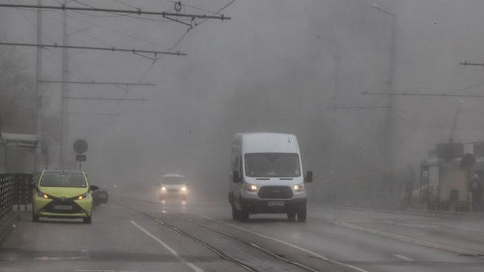 В четвъртък над страната ще преобладава слънчево време, но в